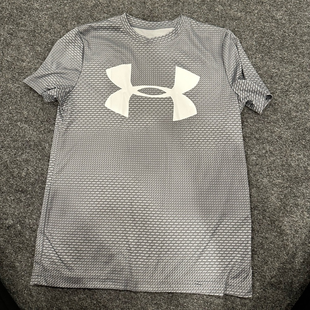Short sleeve grey under armour t-shirt